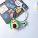 Kit Protetor De Cabo Usb E Capa Carregador Celular Abacate Fofo