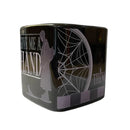 CANECA CUBO QUADRARDA WANDINHA - FAMILIA ADDAMS